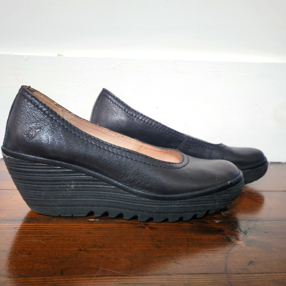 Fly London Yoni Wedge Pump